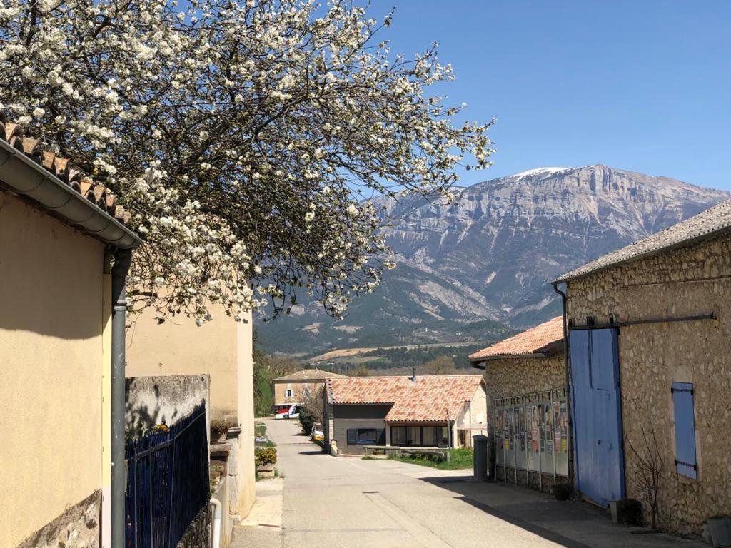 Montmaur-en-Diois Gite Des Nals מראה חיצוני תמונה